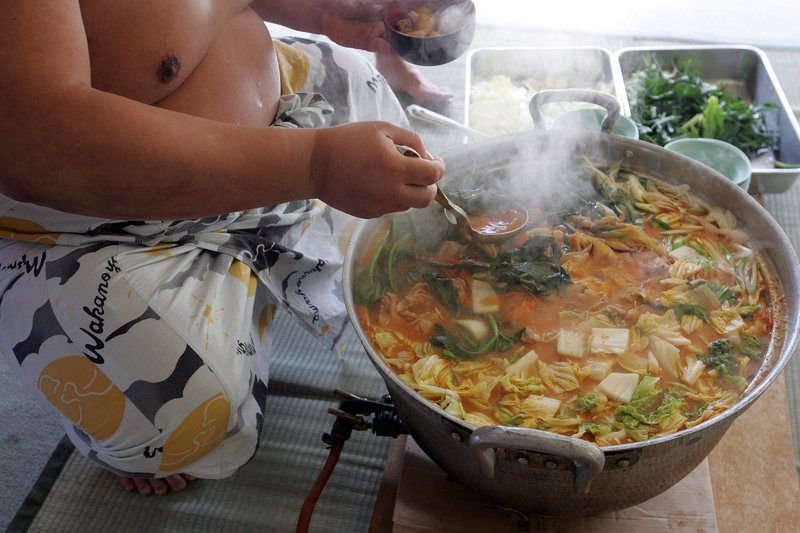 bữa ăn với khẩu phần lớn của Sumo bữa ăn với khẩu phần lớn của Sumo